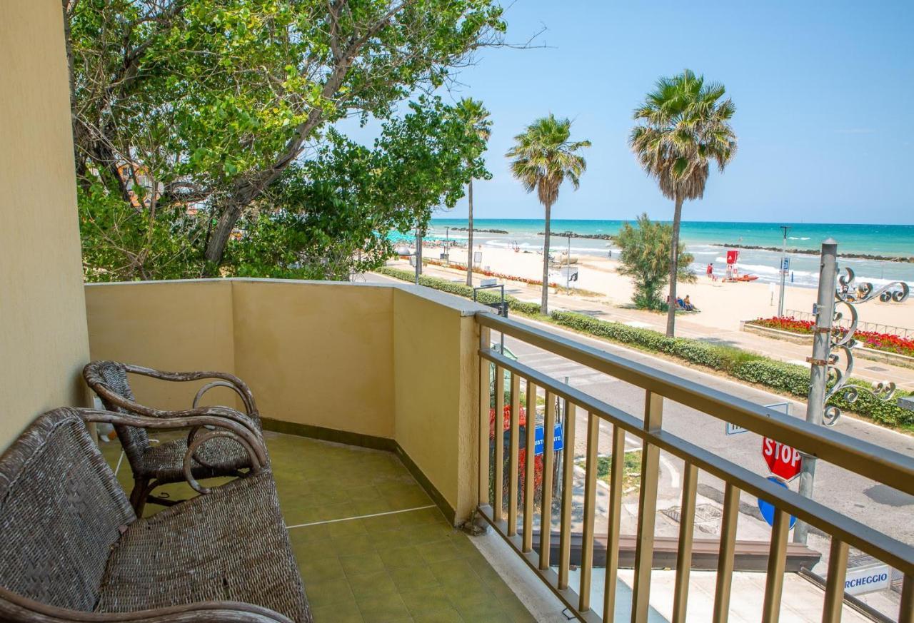 Palm Beach House - Vista Mare Montesilvano Marina Exterior foto